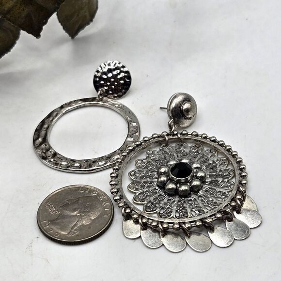 "5/"25" Mismatched Silvertone Madala Circle Tassel Silvertone Disc Earrings - Picture 4 of 9